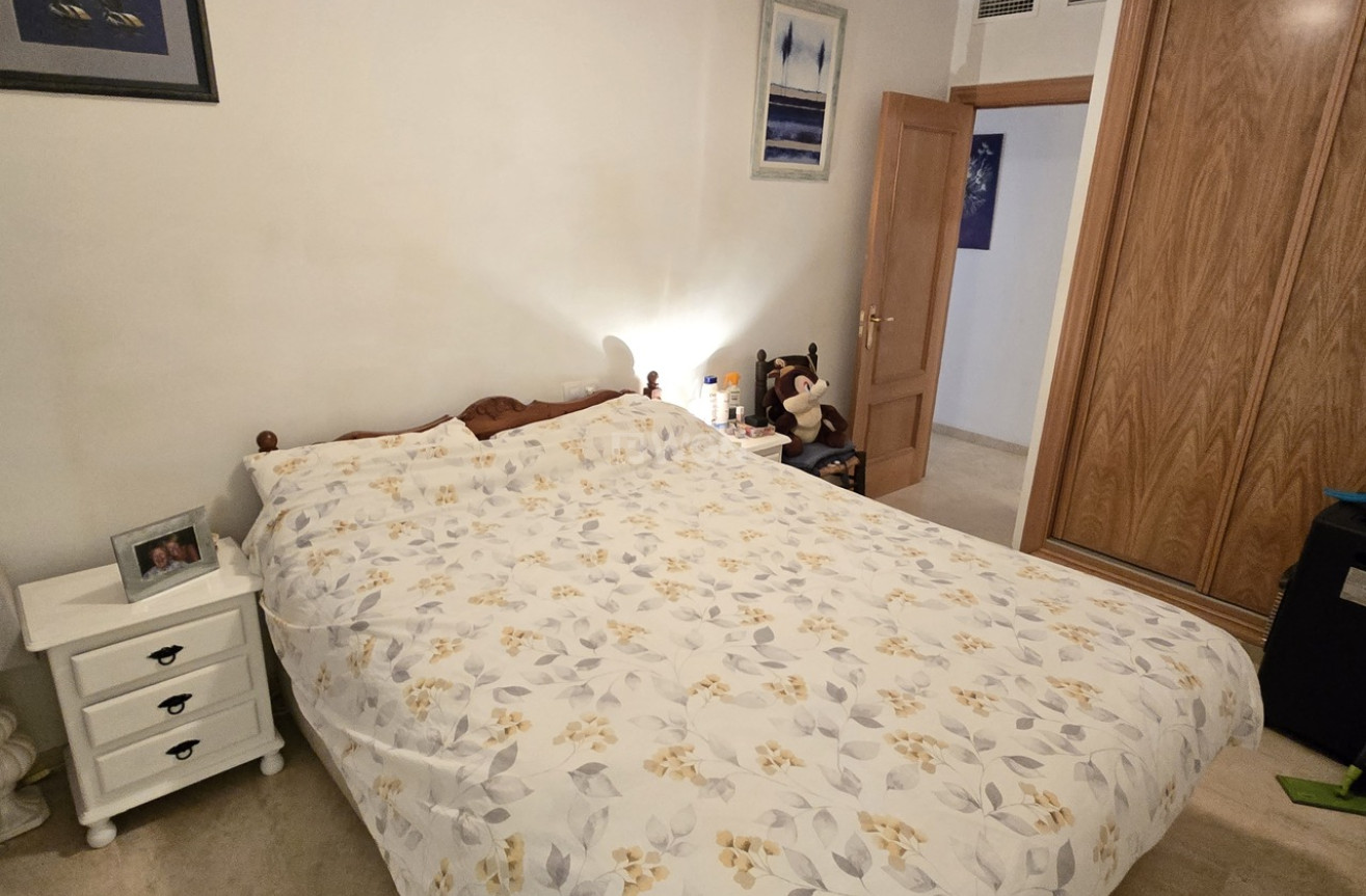 Odsprzedaż - Mieszkanie w bloku - Alcaucín - Inland