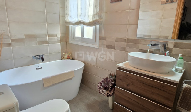 Odsprzedaż - Mieszkanie w bloku - Alcaucín - Inland