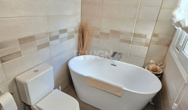 Odsprzedaż - Mieszkanie w bloku - Alcaucín - Inland