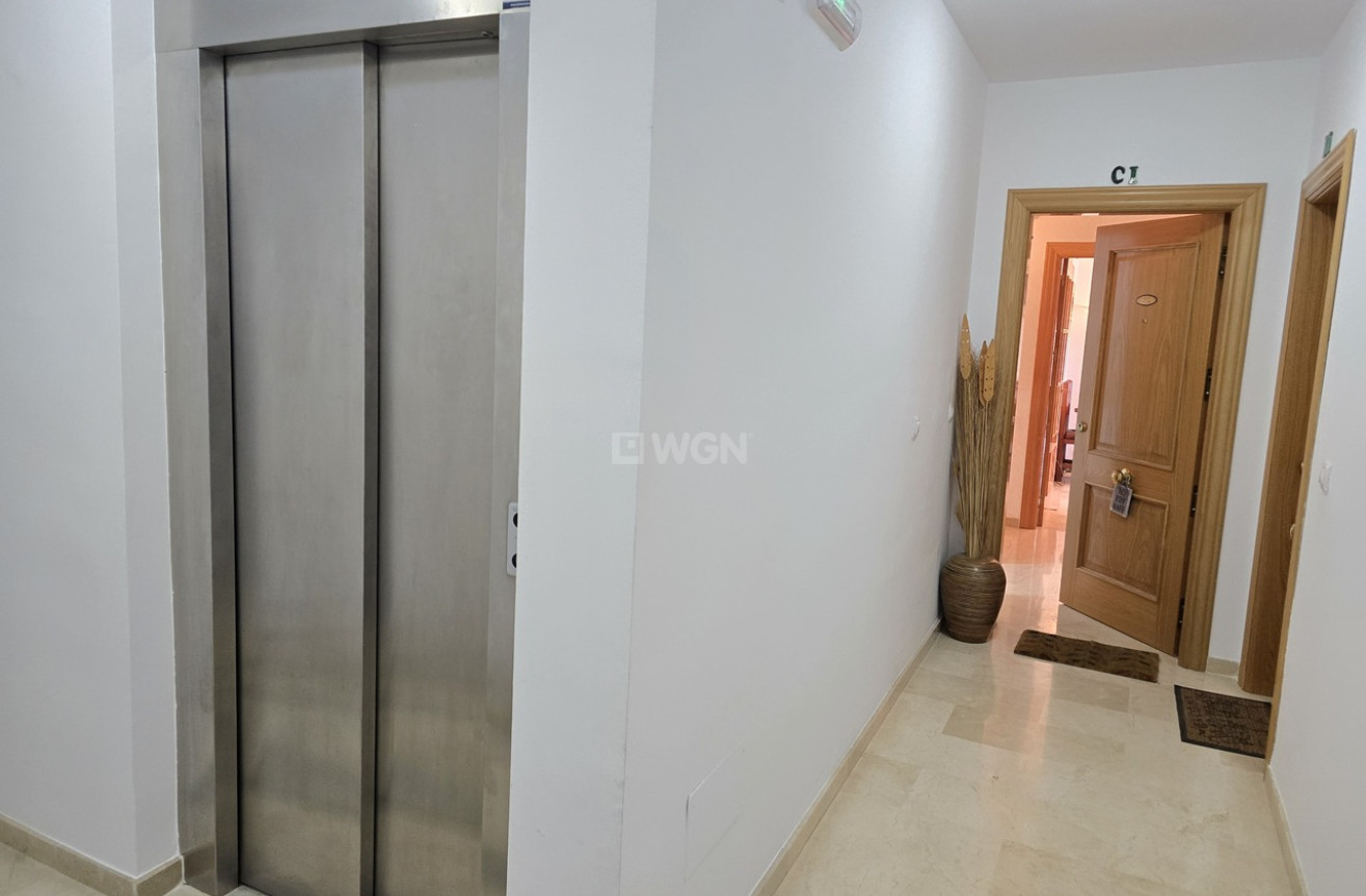 Odsprzedaż - Mieszkanie w bloku - Alcaucín - Inland