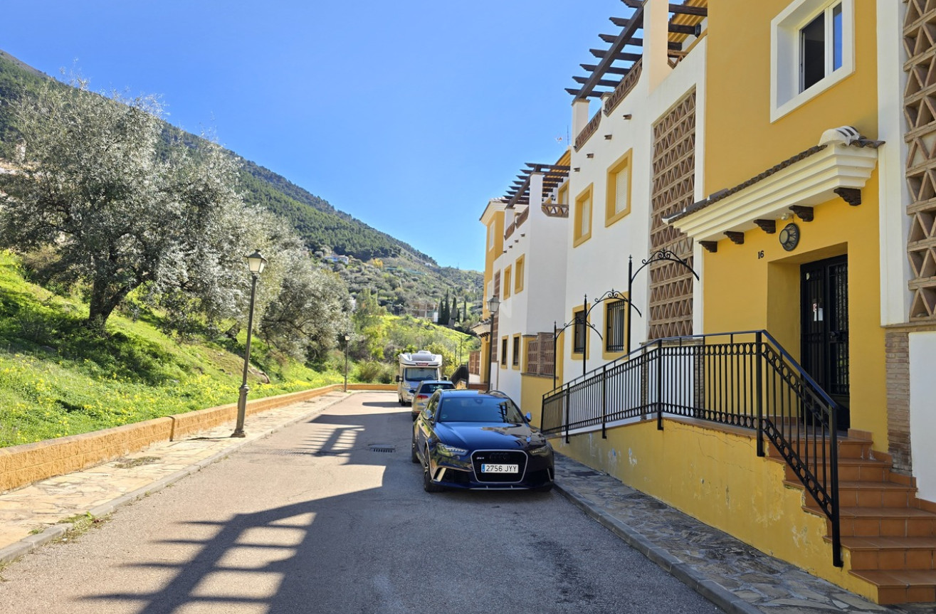 Odsprzedaż - Mieszkanie w bloku - Alcaucín - Inland