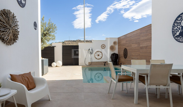 Odsprzedaż - Kamienica - Benijofar - Costa Blanca