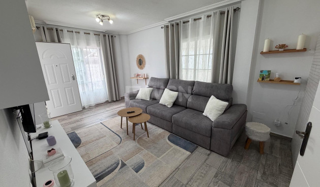 Odsprzedaż - Kamienica - Orihuela Costa - La Zenia