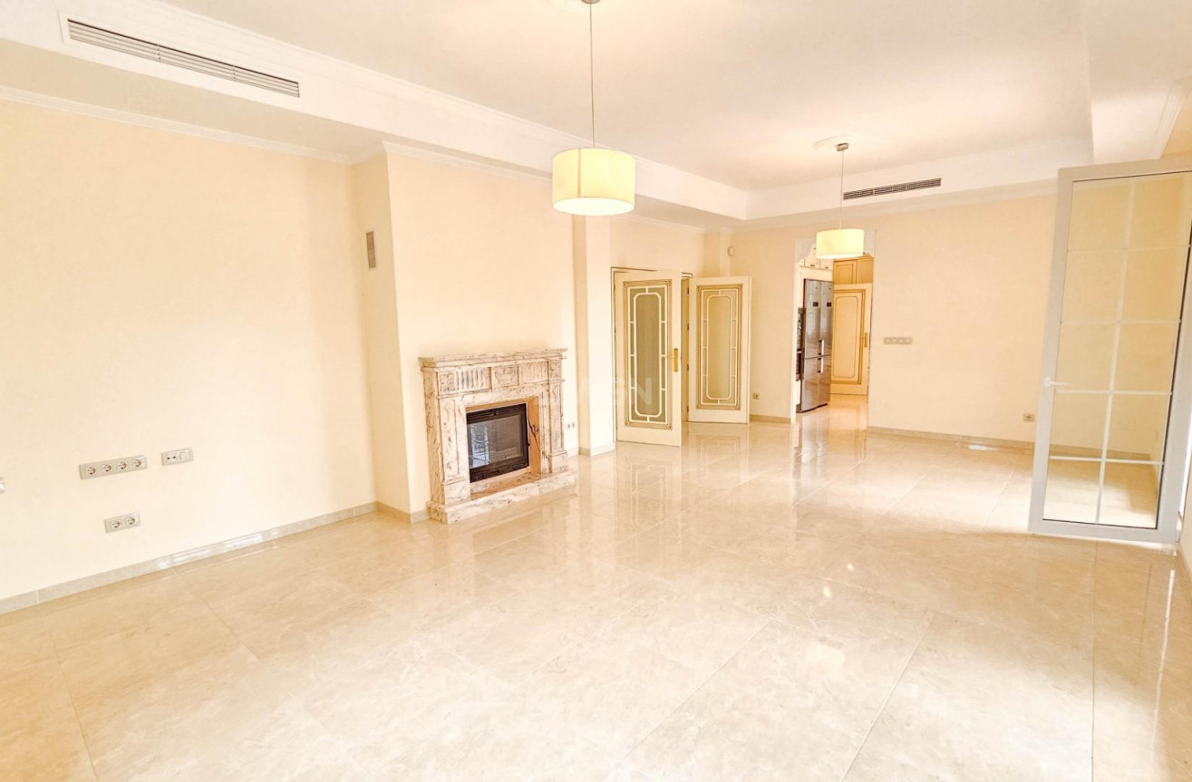 Resale - Villa - Cabo Roig