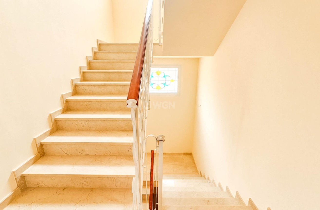 Resale - Villa - Cabo Roig