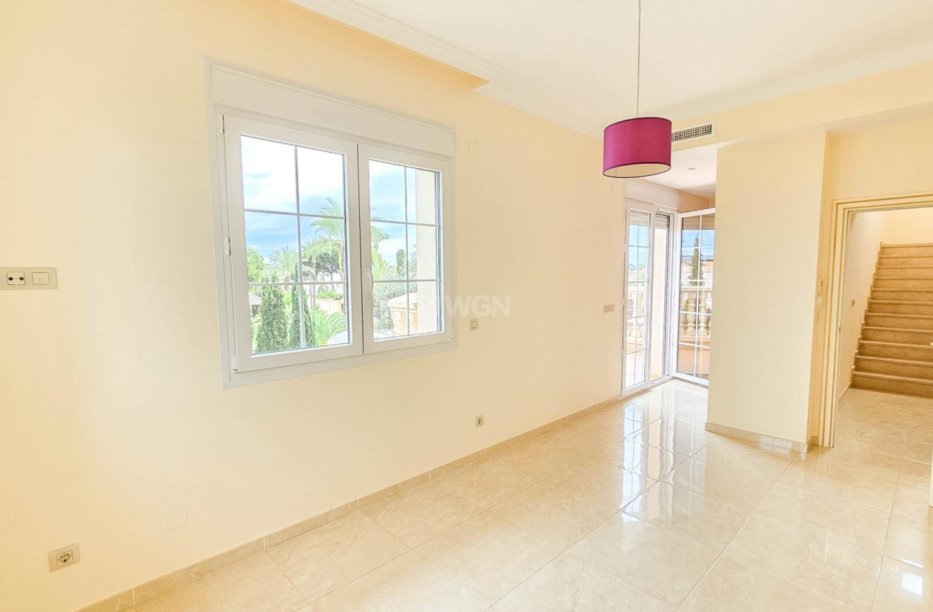 Resale - Villa - Cabo Roig