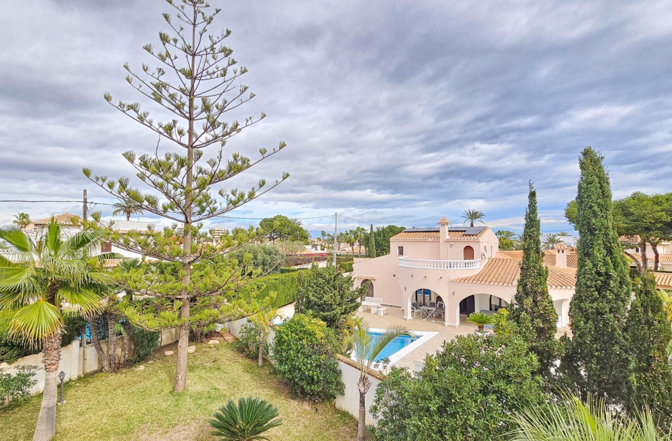 Resale - Villa - Cabo Roig