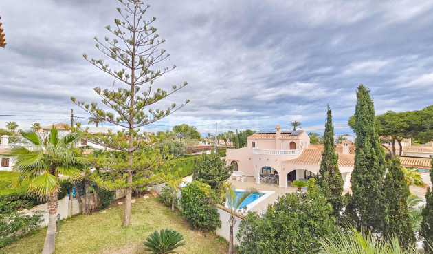 Resale - Villa - Cabo Roig