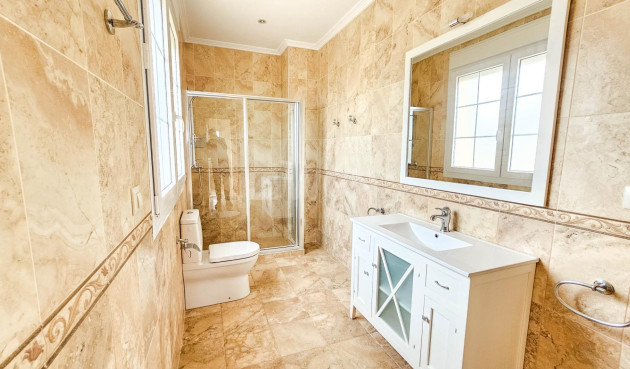 Resale - Villa - Cabo Roig