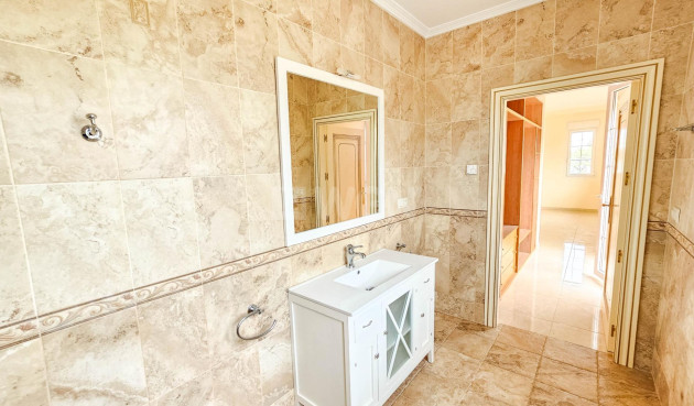 Resale - Villa - Cabo Roig