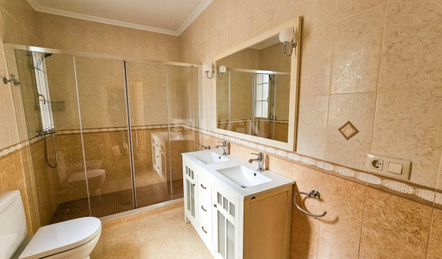 Resale - Villa - Cabo Roig