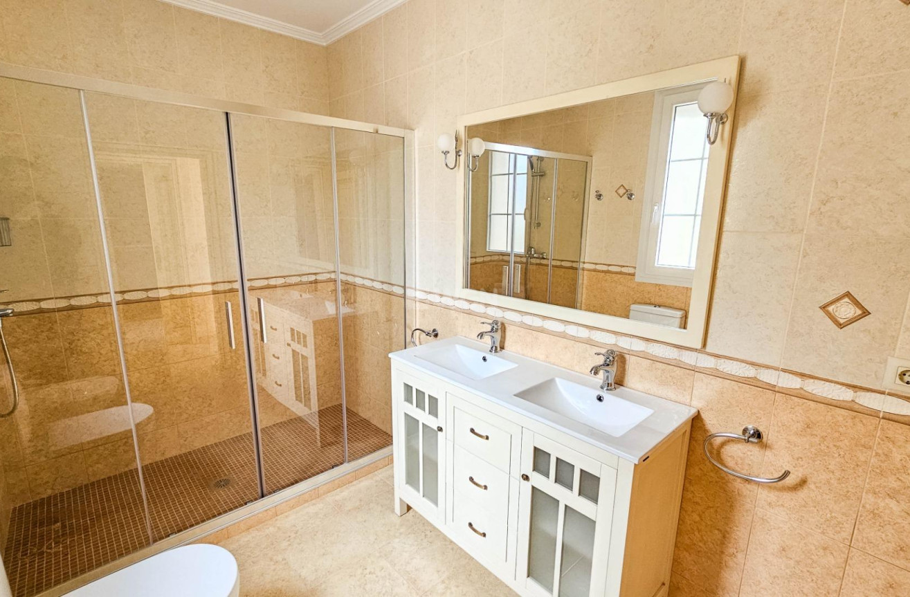 Resale - Villa - Cabo Roig