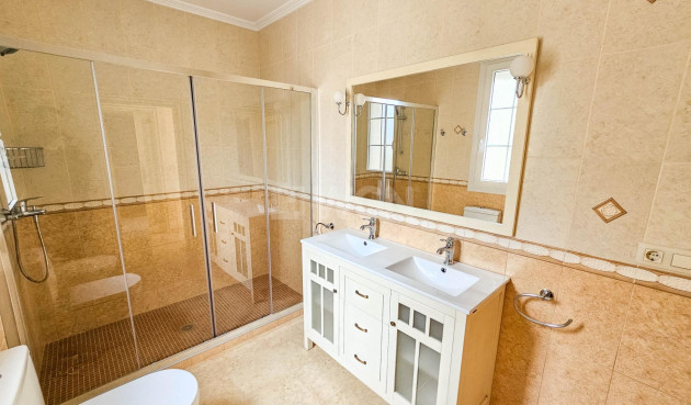 Resale - Villa - Cabo Roig