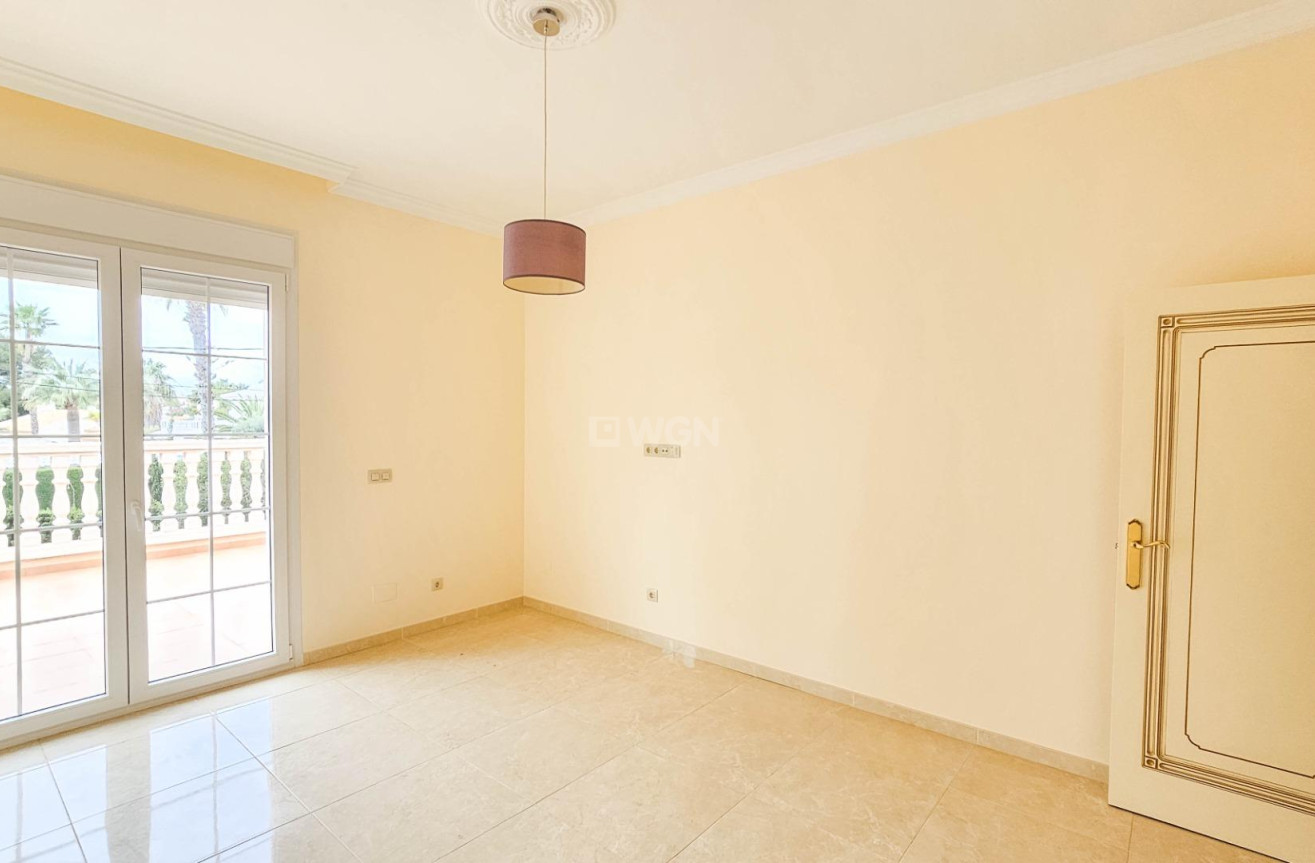 Resale - Villa - Cabo Roig