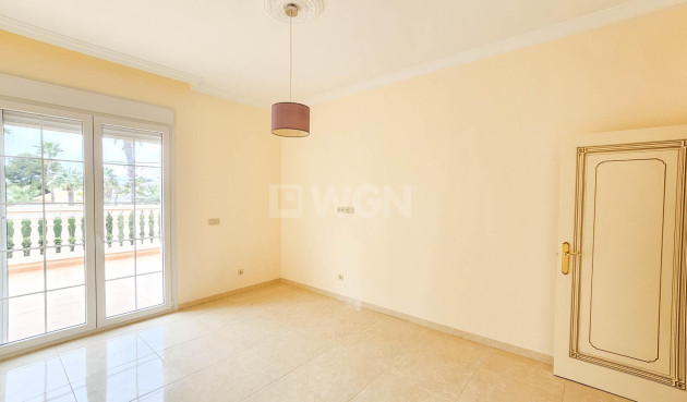 Resale - Villa - Cabo Roig