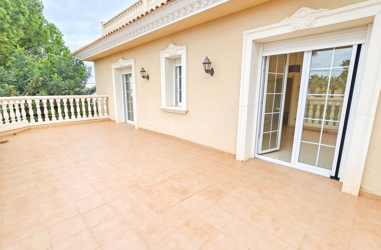 Resale - Villa - Cabo Roig