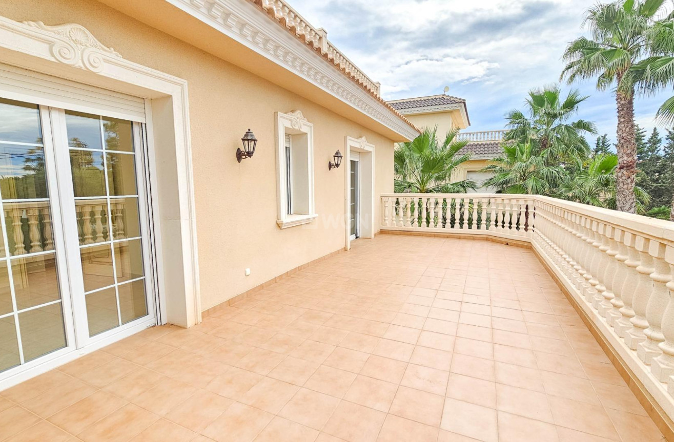 Resale - Villa - Cabo Roig