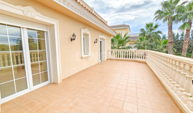 Resale - Villa - Cabo Roig