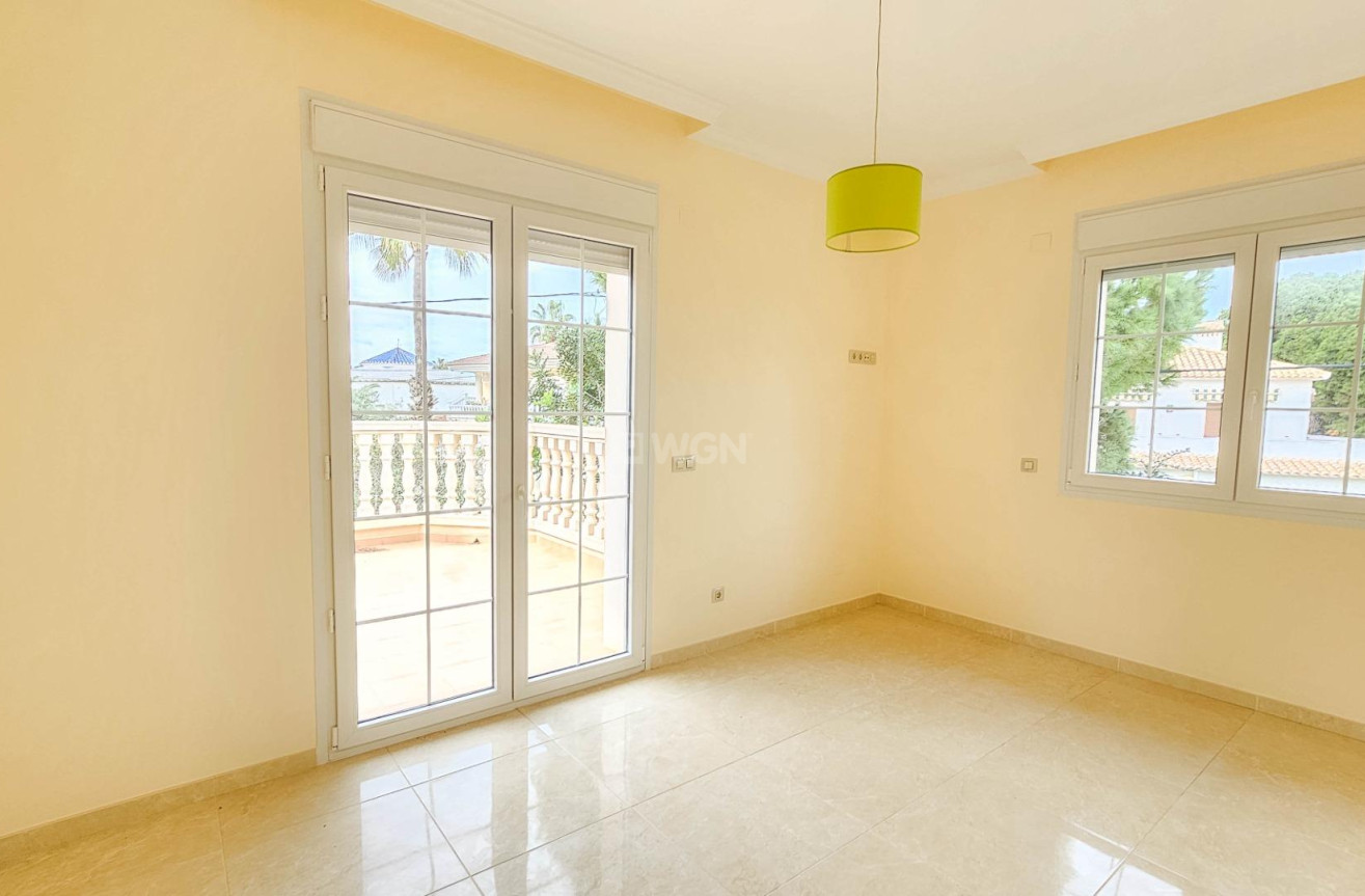 Resale - Villa - Cabo Roig