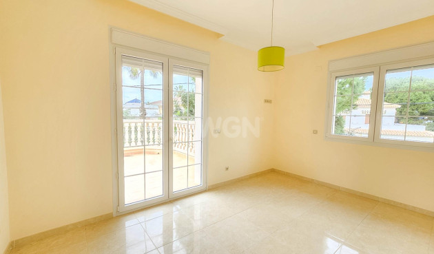 Resale - Villa - Cabo Roig