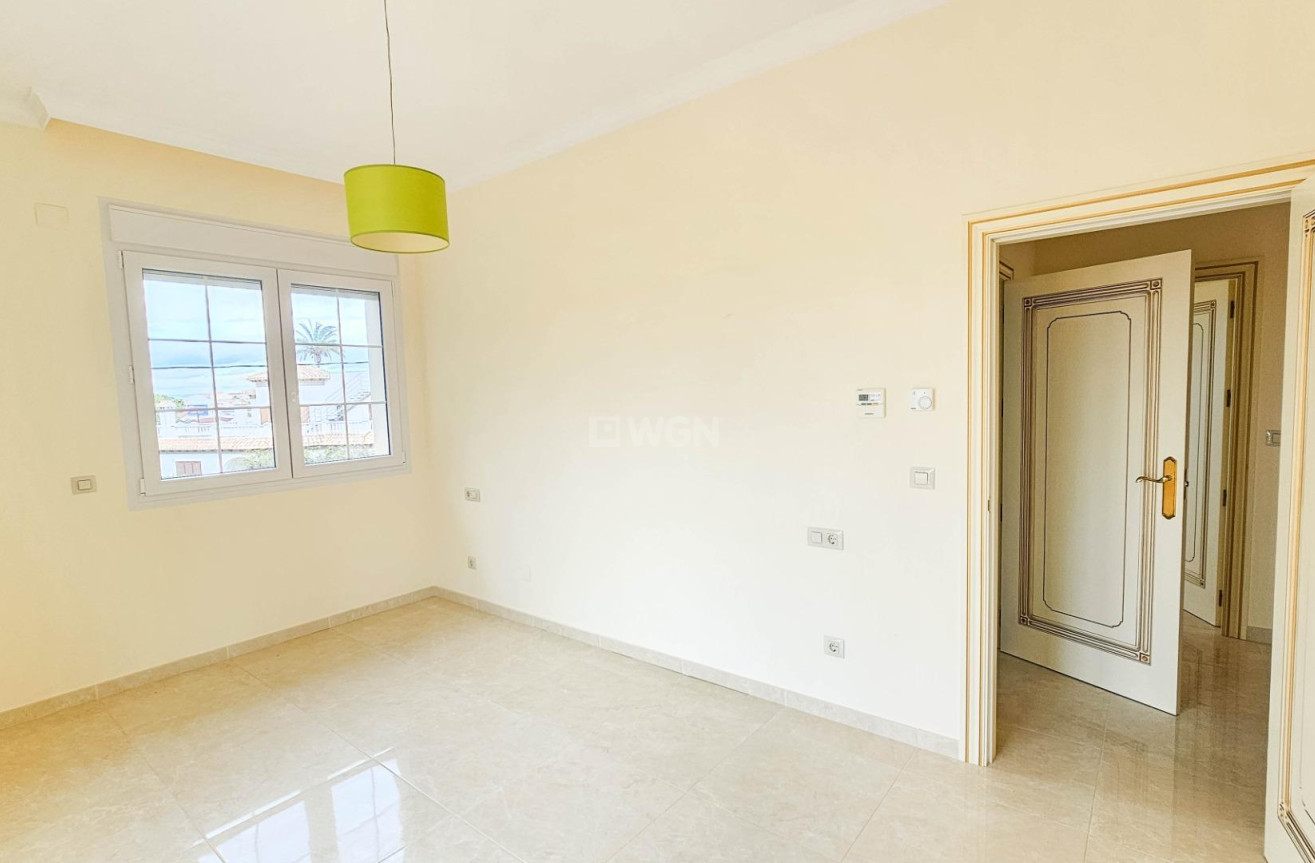 Resale - Villa - Cabo Roig