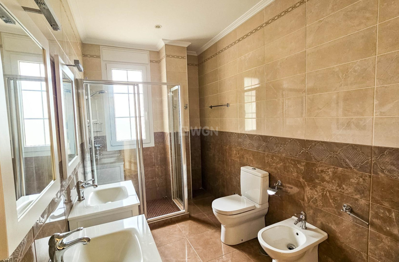 Resale - Villa - Cabo Roig