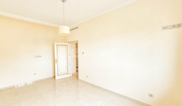 Resale - Villa - Cabo Roig