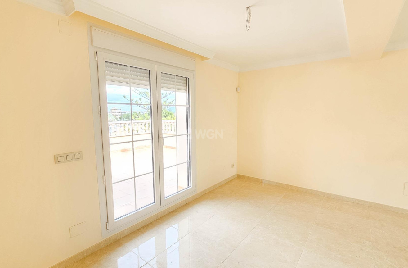 Resale - Villa - Cabo Roig