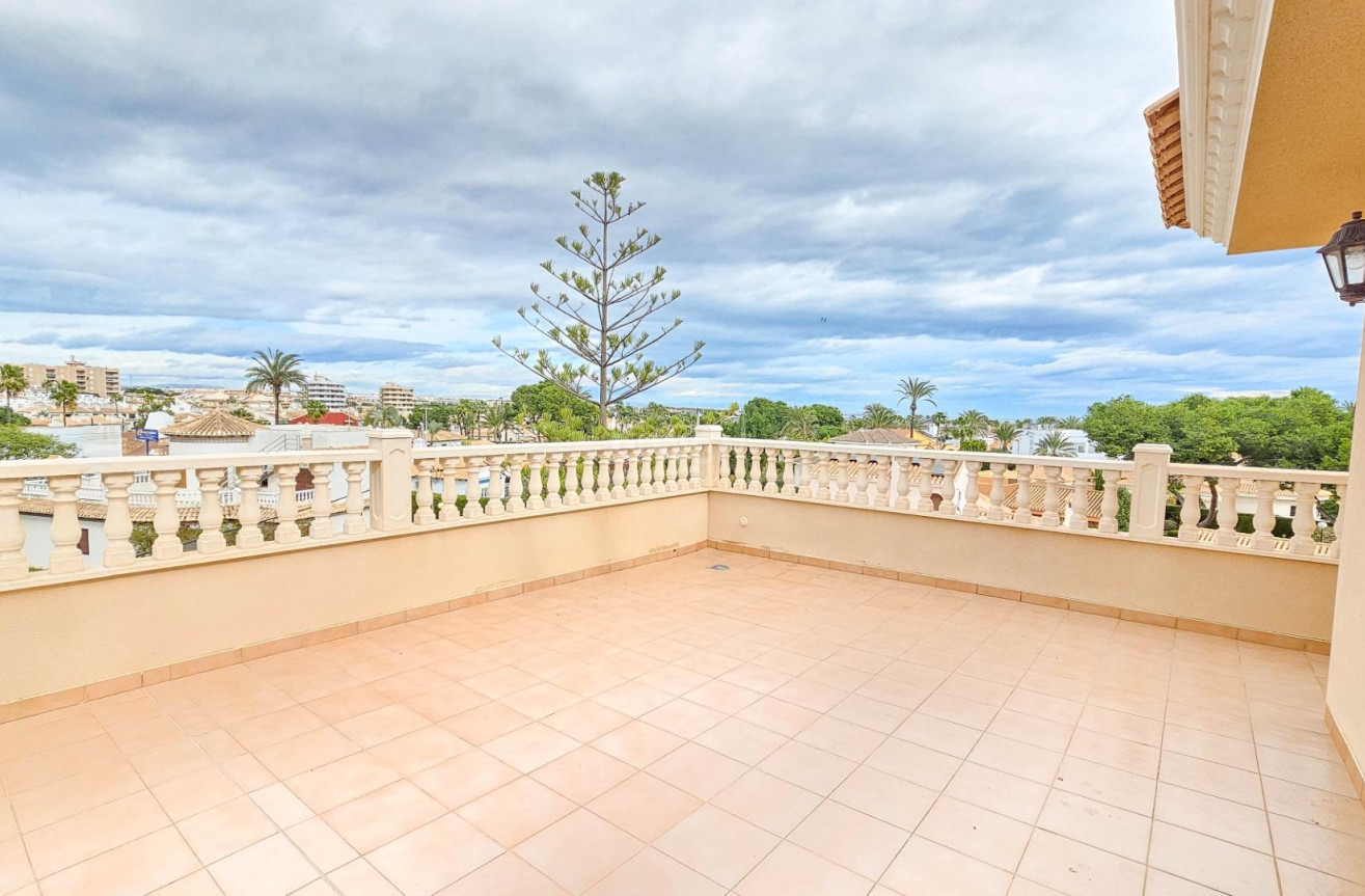 Resale - Villa - Cabo Roig