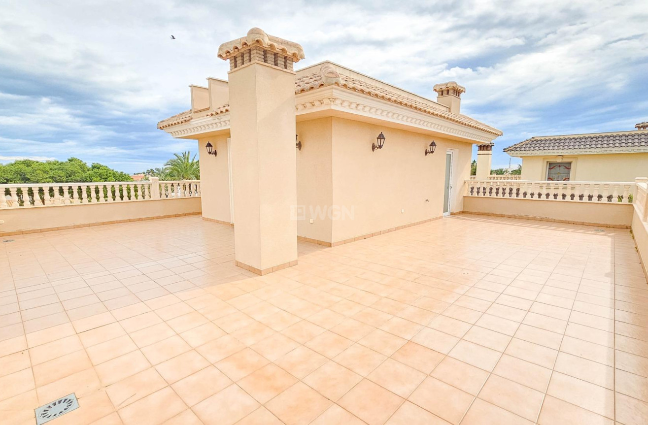 Resale - Villa - Cabo Roig