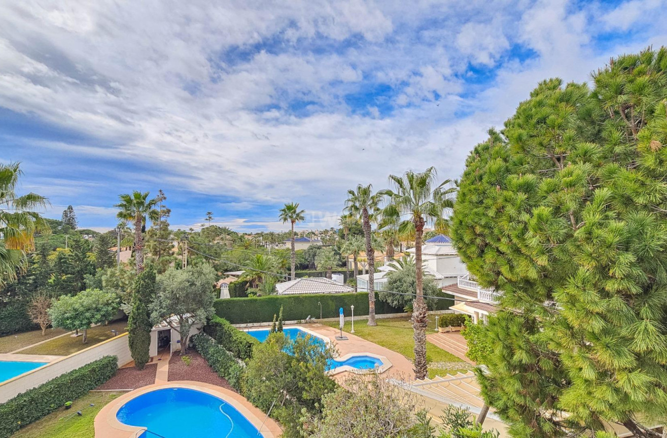 Resale - Villa - Cabo Roig