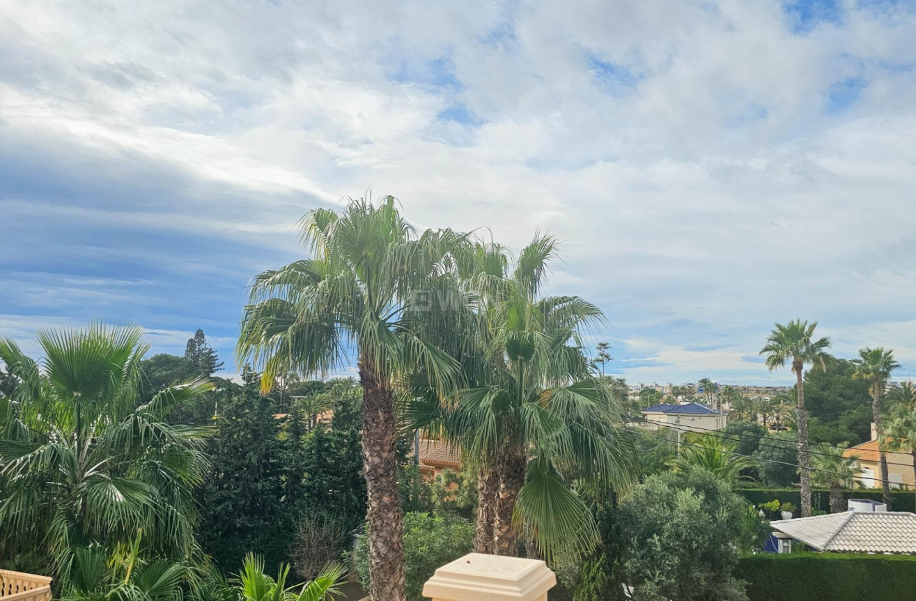 Resale - Villa - Cabo Roig