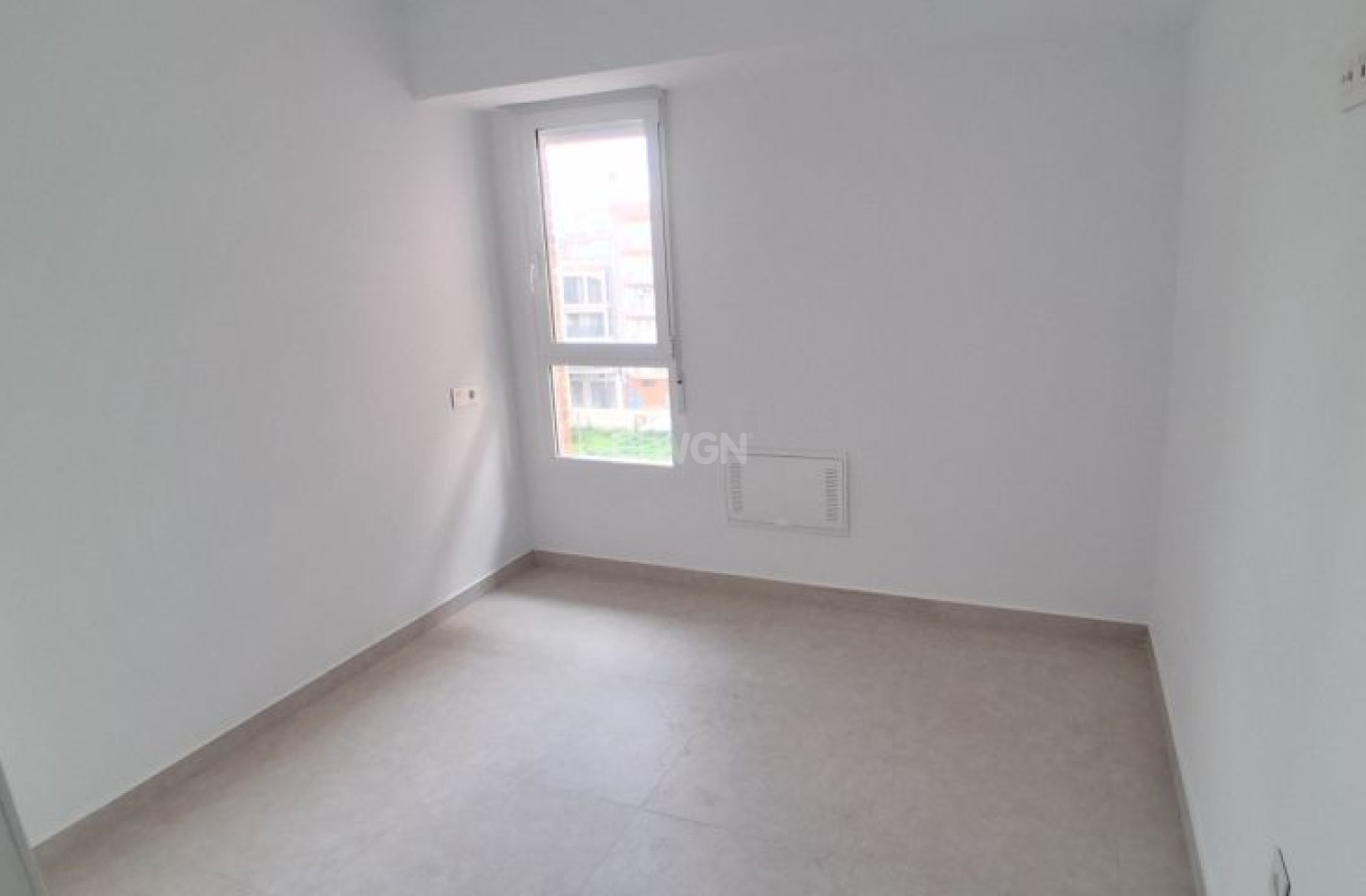 Odsprzedaż - Mieszkanie w bloku - Torrevieja - Costa Blanca