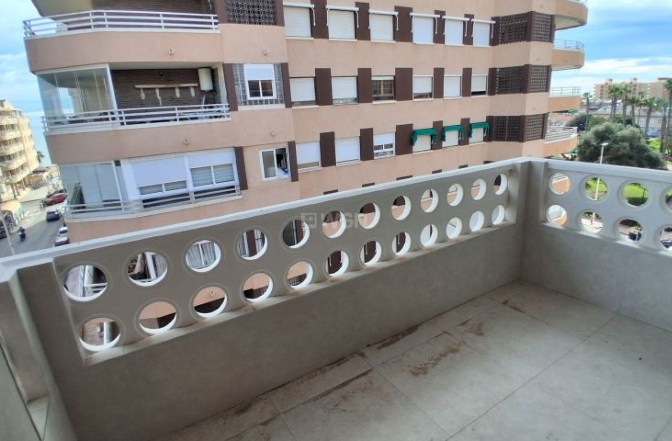Odsprzedaż - Mieszkanie w bloku - Torrevieja - Costa Blanca