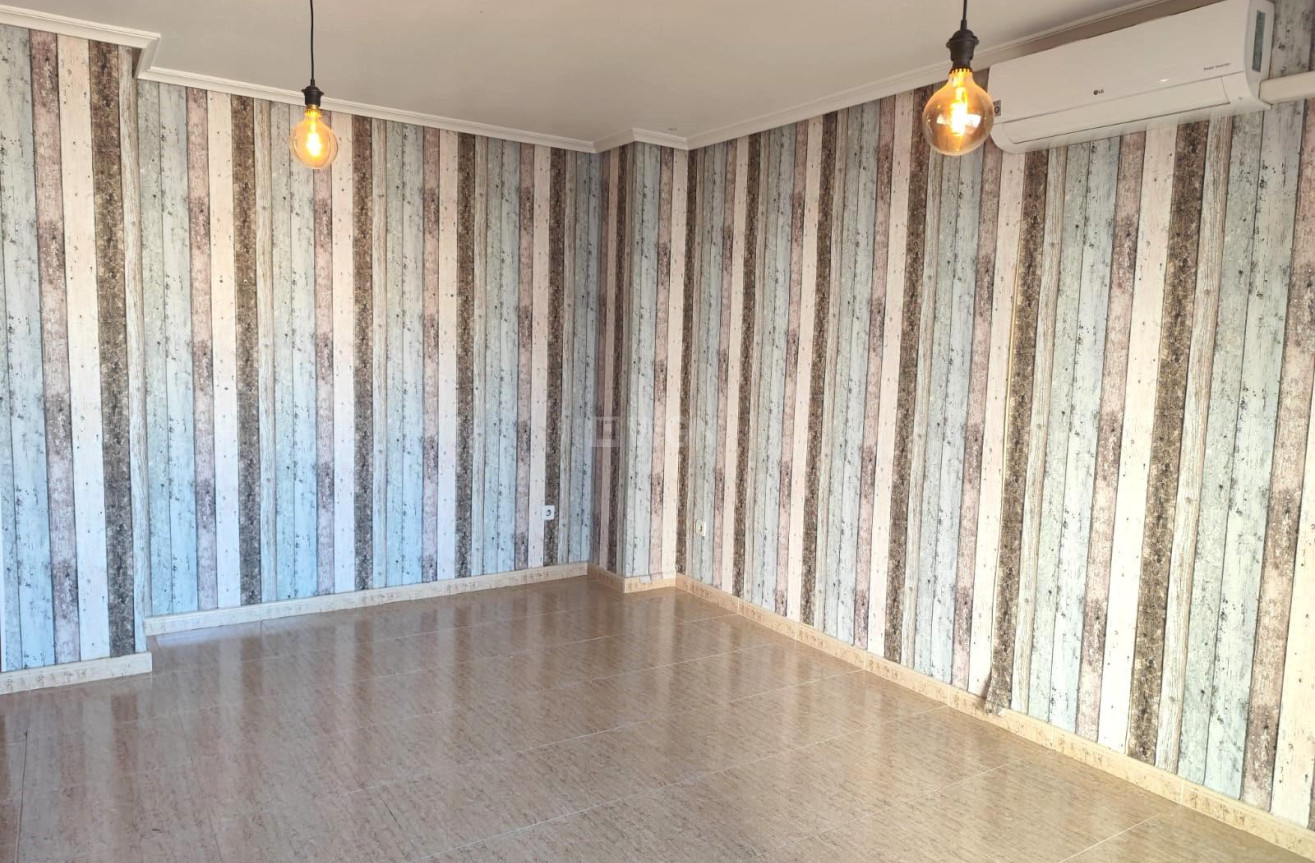 Odsprzedaż - Mieszkanie w bloku - Torrevieja - Centro