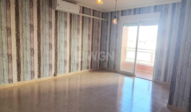Odsprzedaż - Mieszkanie w bloku - Torrevieja - Centro