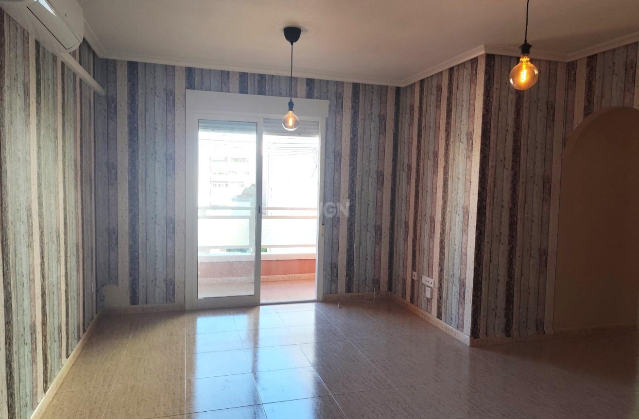 Odsprzedaż - Mieszkanie w bloku - Torrevieja - Centro
