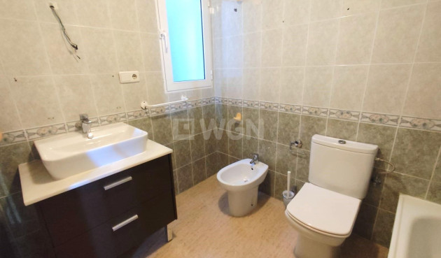 Odsprzedaż - Mieszkanie w bloku - Torrevieja - Centro