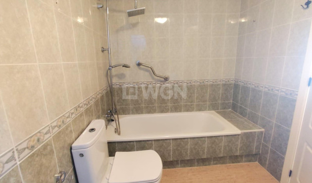 Odsprzedaż - Mieszkanie w bloku - Torrevieja - Centro