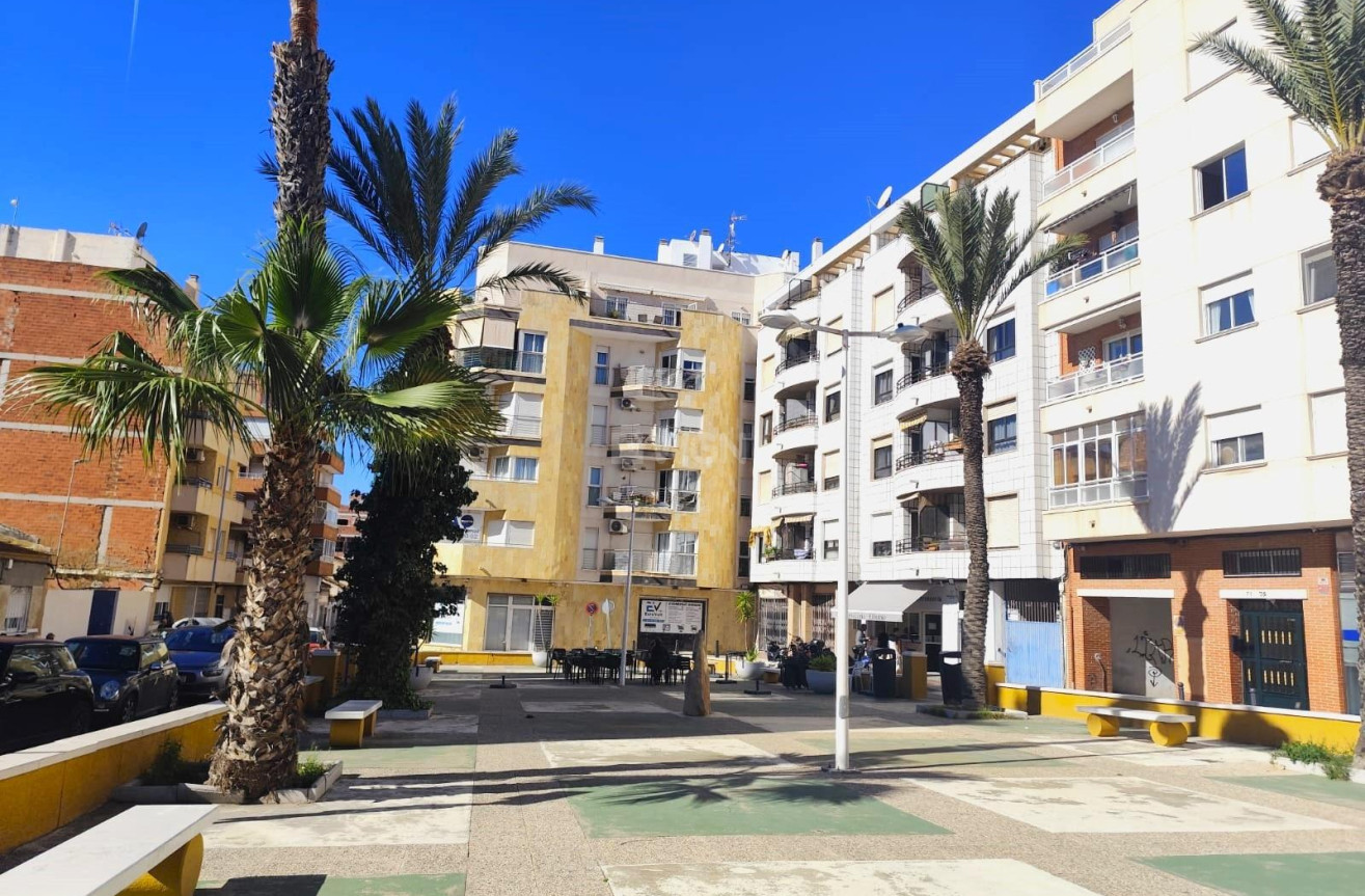 Odsprzedaż - Mieszkanie w bloku - Torrevieja - Centro