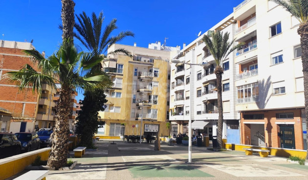 Odsprzedaż - Mieszkanie w bloku - Torrevieja - Centro