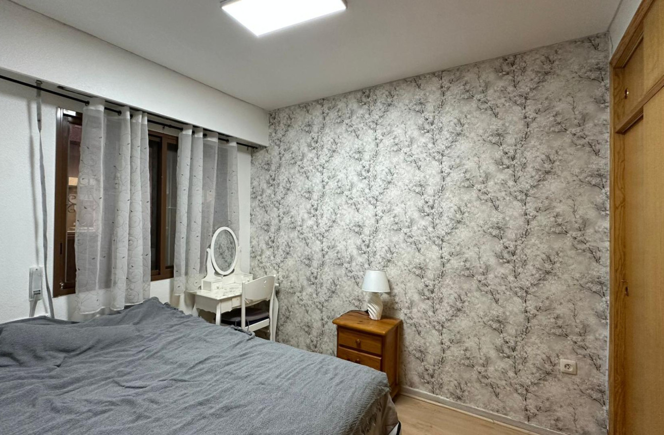 Odsprzedaż - Mieszkanie w bloku - Torrevieja - Centro