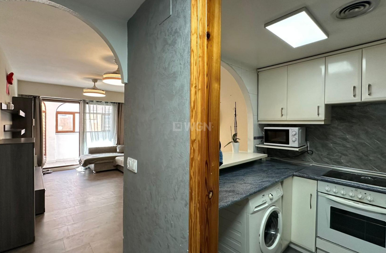 Odsprzedaż - Mieszkanie w bloku - Torrevieja - Centro