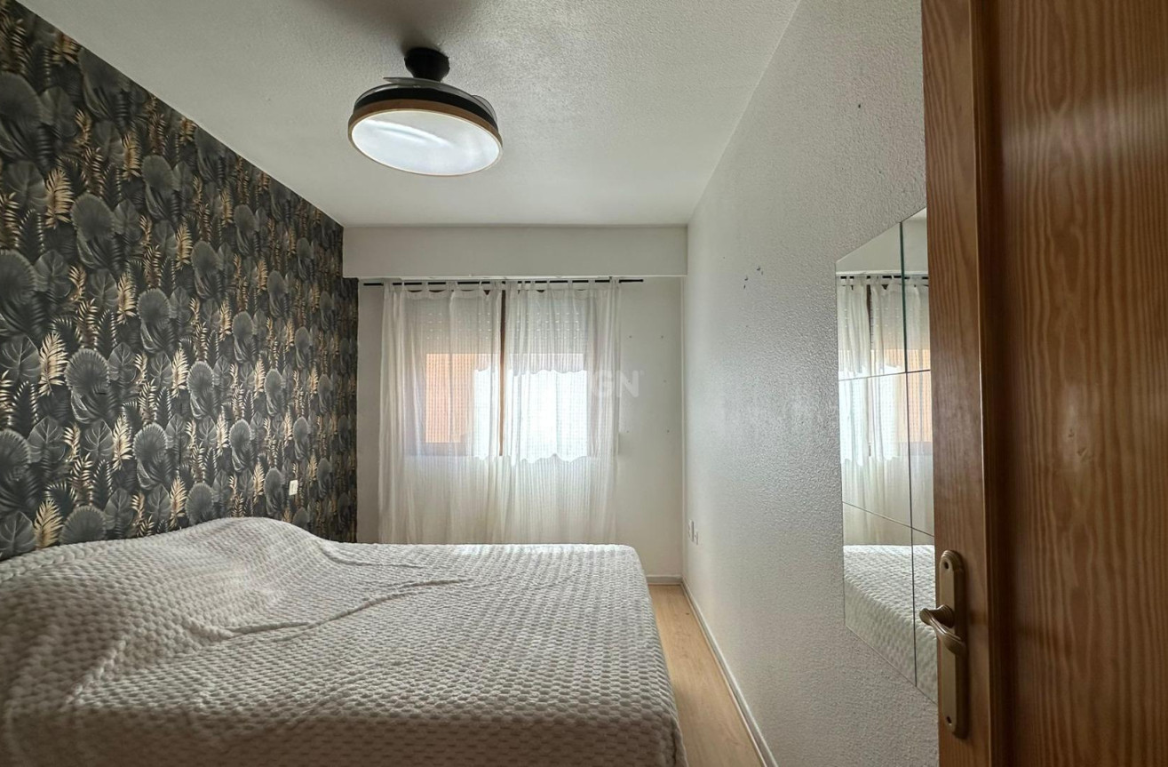 Odsprzedaż - Mieszkanie w bloku - Torrevieja - Centro