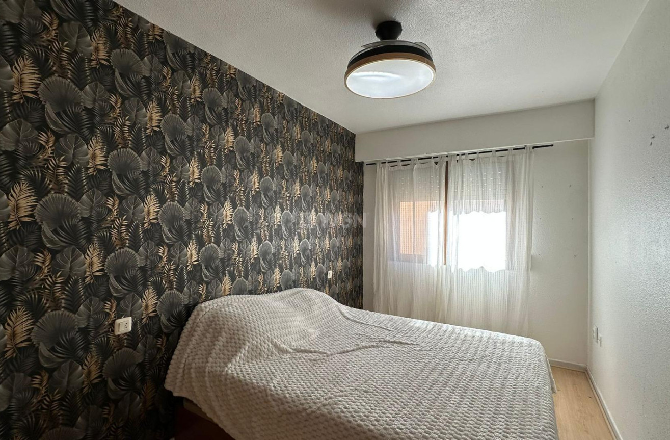 Odsprzedaż - Mieszkanie w bloku - Torrevieja - Centro