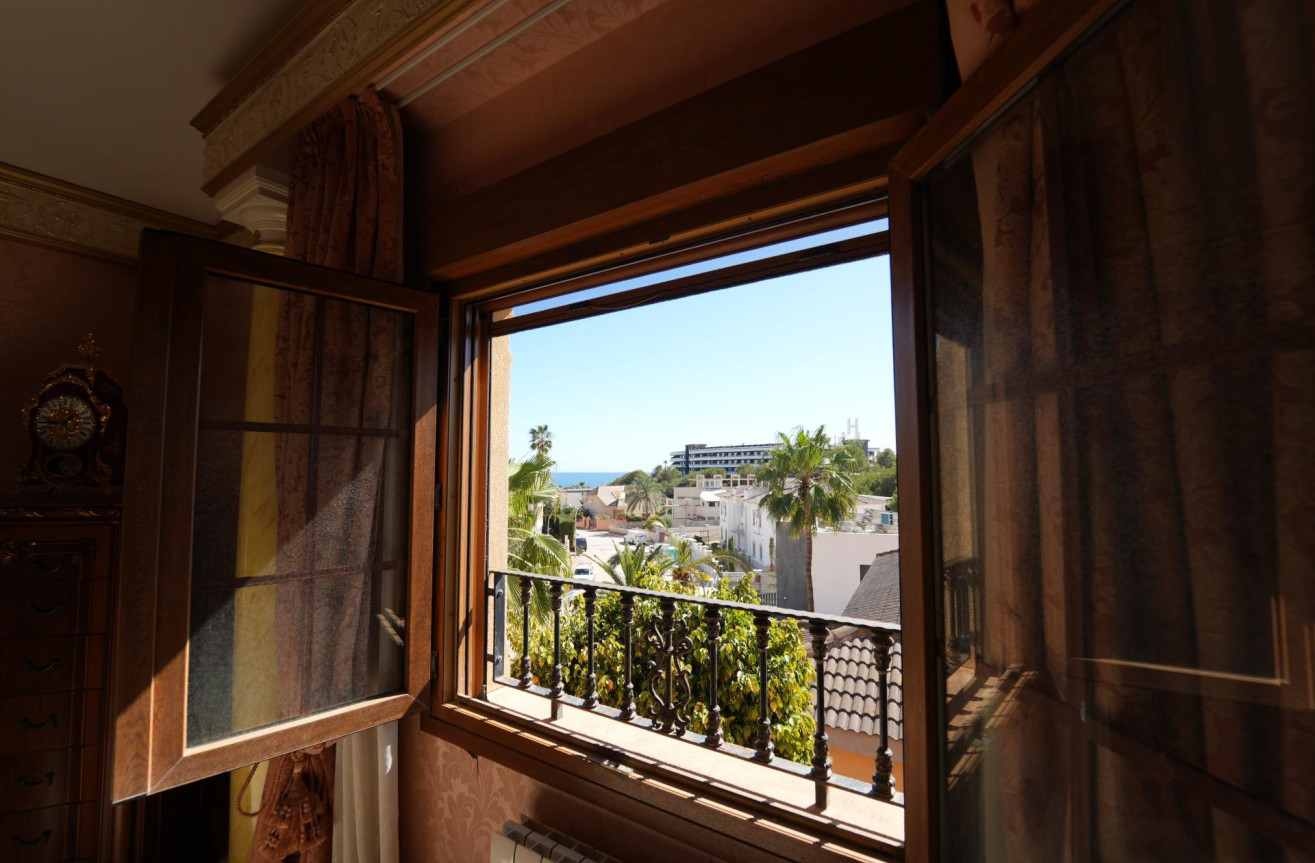 Odsprzedaż - Villa - Orihuela Costa - Campoamor