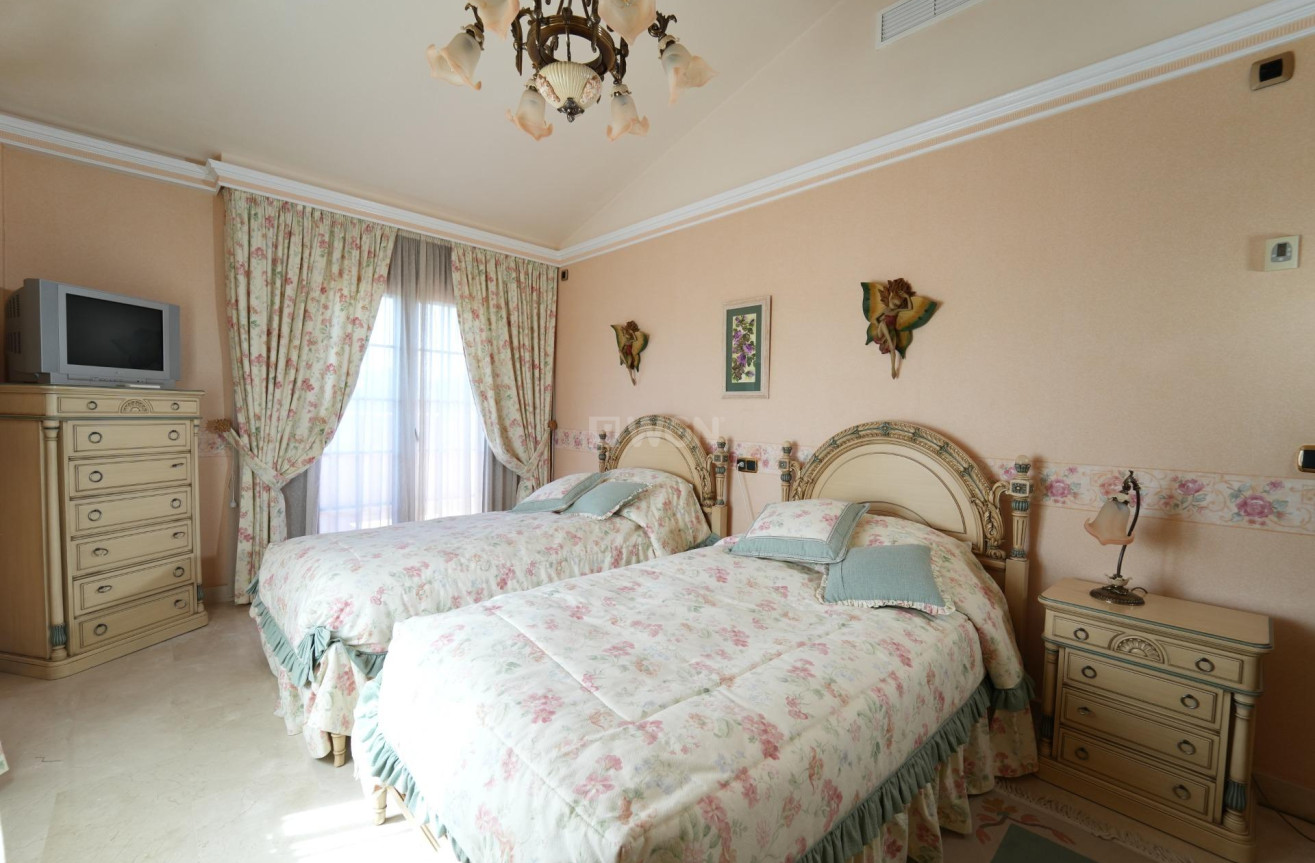 Odsprzedaż - Villa - Orihuela Costa - Campoamor