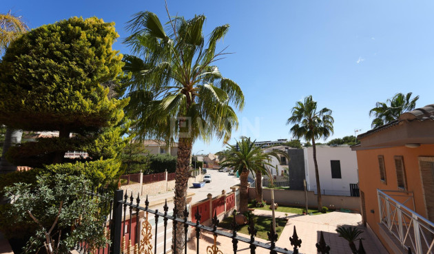 Odsprzedaż - Villa - Orihuela Costa - Campoamor