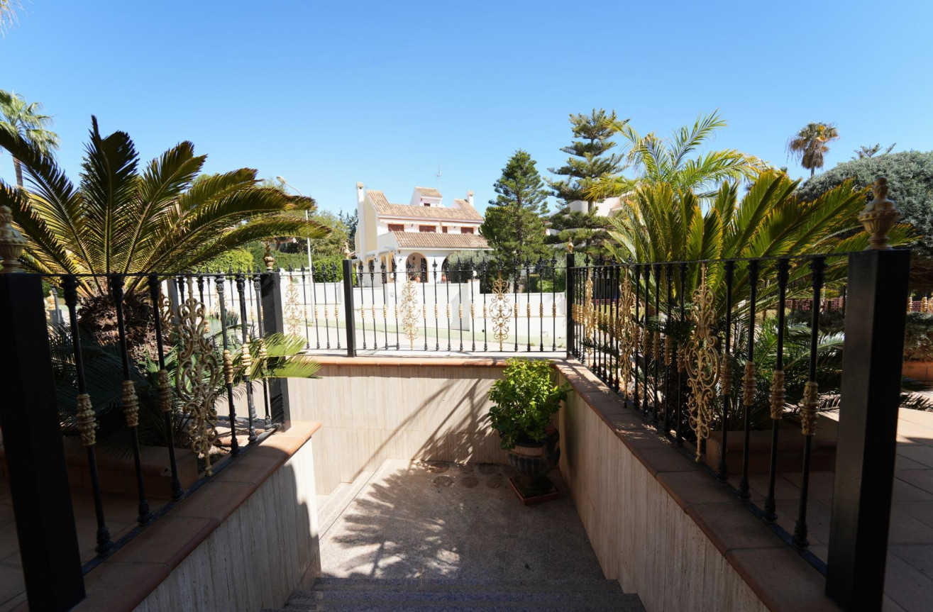 Odsprzedaż - Villa - Orihuela Costa - Campoamor