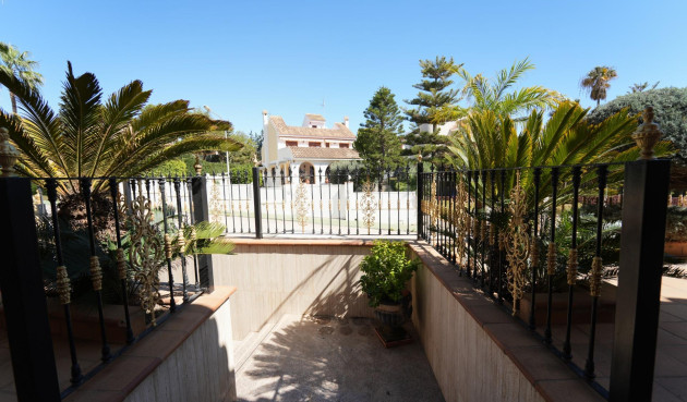 Odsprzedaż - Villa - Orihuela Costa - Campoamor
